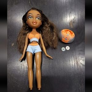 2002 bratz Beach Party Sasha (missing feet)